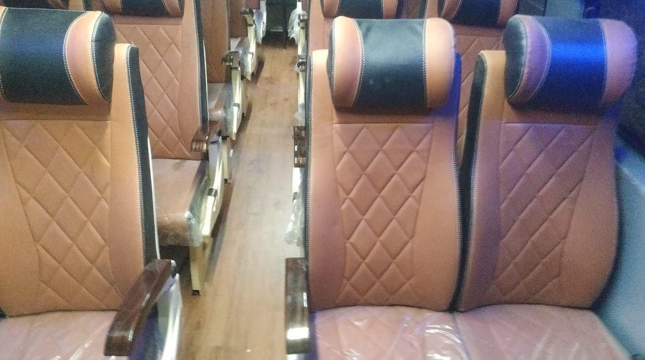 12 Seater Tempo traveller in Noida