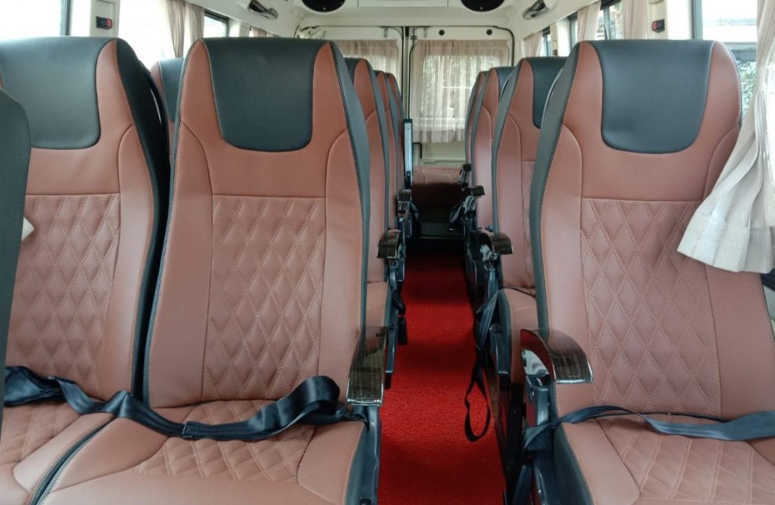 18 seater tempo traveller in Noida