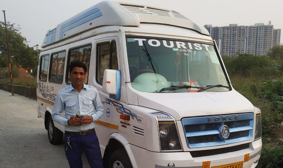 outstation tempo traveller booking Noida
