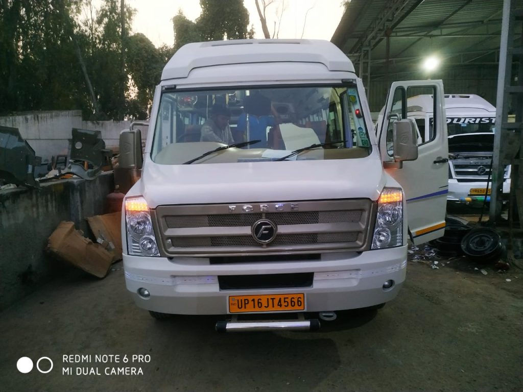 mini traveller bus booking noida