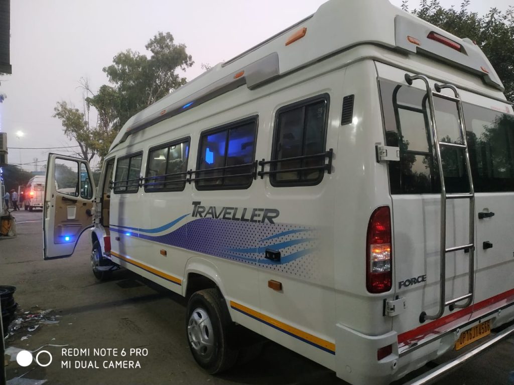 mini traveller bus booking noida